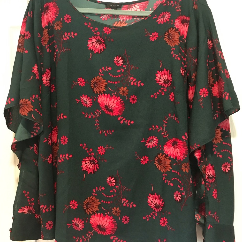 Ann Taylor long sleeve, unique split, flowery blouse
